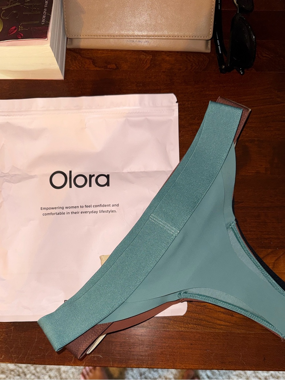 NEW Pack of 4 Olora Low Rise Thong